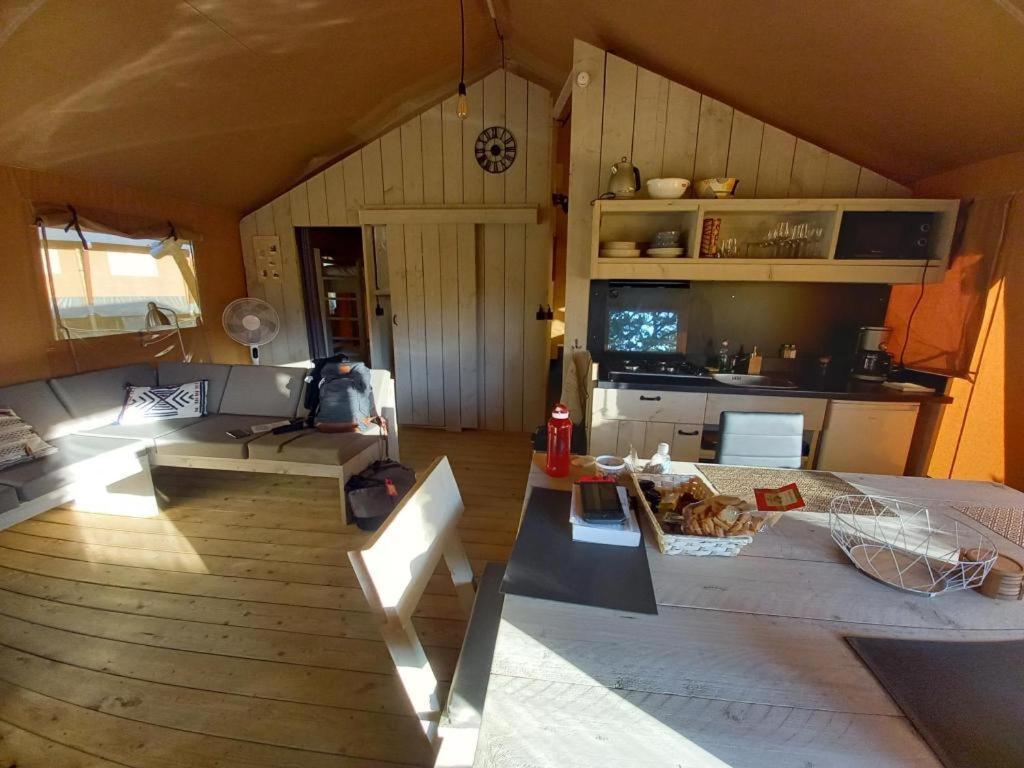 Hôtel Modern Nomads à Thenon Extérieur photo